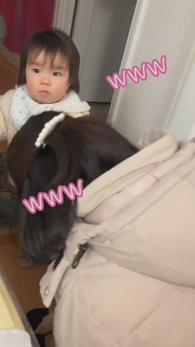 怒っている1歳の女の子