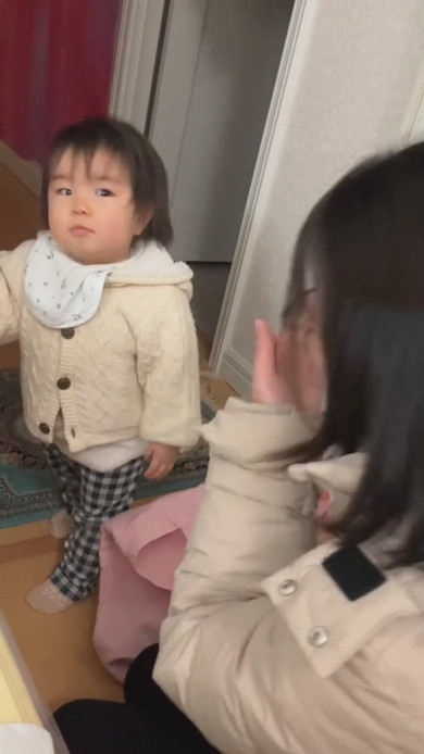 怒っている1歳の女の子