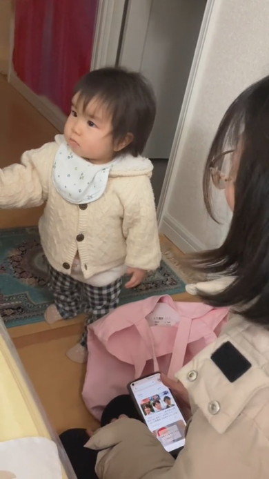 怒っている1歳の女の子