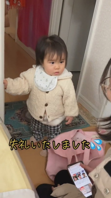 怒っている1歳の女の子
