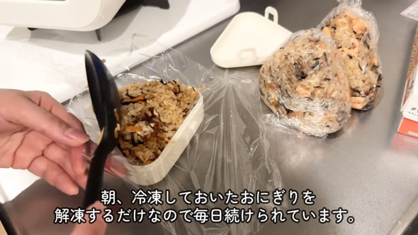 ミニマリスト 女性 通勤 バッグ 中身 持ち物