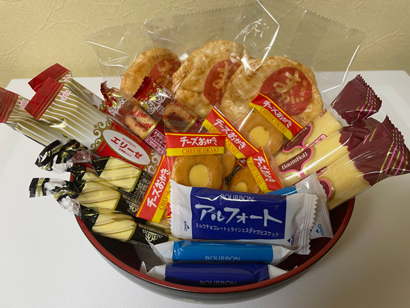 おばあちゃん家 お菓子 居間のテーブル 思い出 懐かし ブルボン 定番