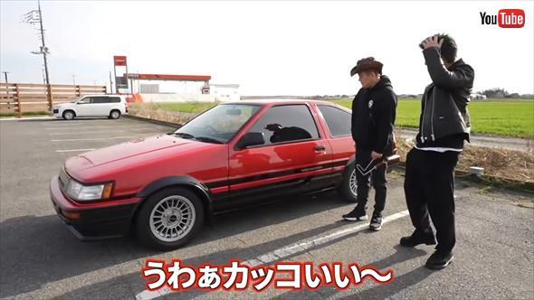 井戸田潤がBMWの代車で乗っているトヨタ「カローラレビンAE86型」