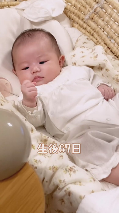 ハンドリガード中の赤ちゃん