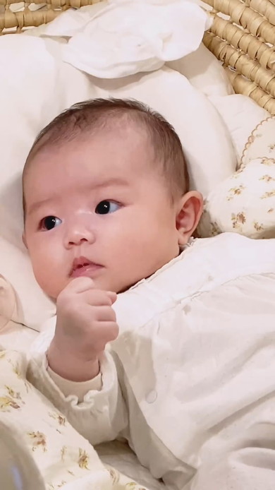 ハンドリガード中の赤ちゃん