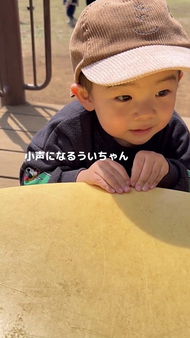 ママとごっこ遊びをしていたら他の子が来てそわそわしてしまう人見知りな男の子