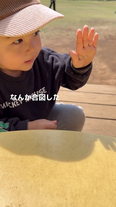 ママとごっこ遊びをしていたら他の子が来てそわそわしてしまう人見知りな男の子