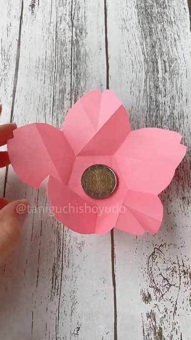 折り紙を使った「桜の500円玉入れ」の作り方