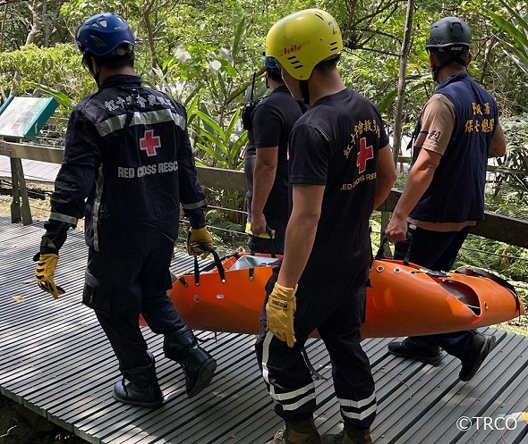 救護活動に向かう台湾赤十字組織の花蓮県の災害対応チームの様子