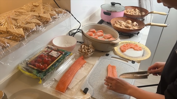 子どもたちの誕生日メニューを作るYouTubeチャンネル「なかよしだいかぞく」のママ