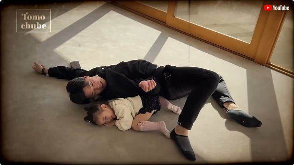 板野友美夫妻の撮影に同行した2歳娘