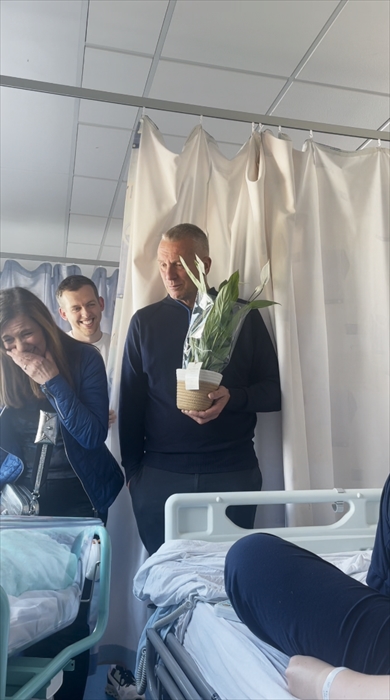 孫に初対面する両親の反応