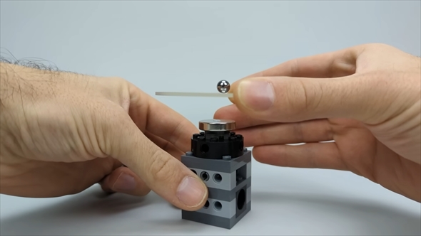 レゴで作る砂にアートを描くマシン