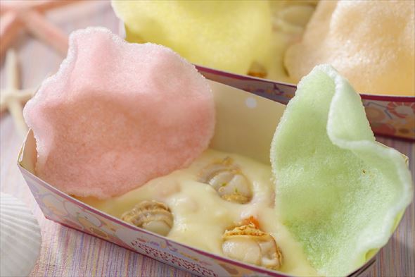 ホタテ貝のマッシュポテト、シュリンプチップ添え