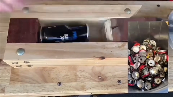 空き缶を溶解してアルミニウムの延べ棒を作る動画