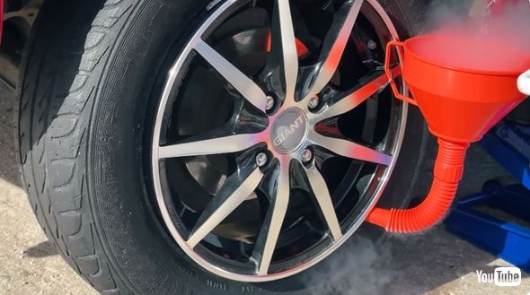 タイヤに液体窒素を入れてみたら