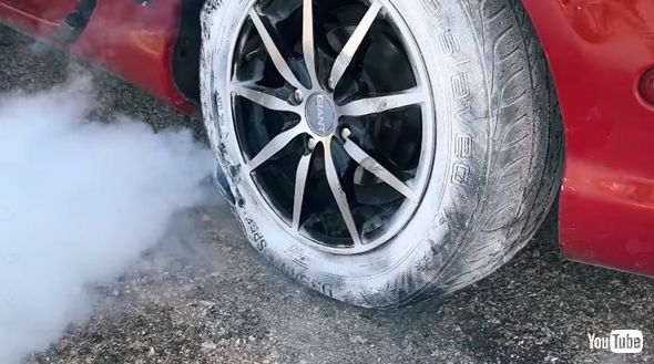 タイヤに液体窒素を入れてみたら