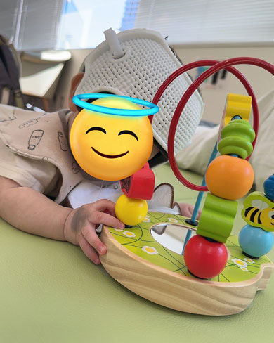 ヘルメット治療中の息子
