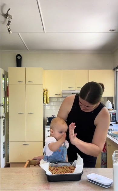 ママとハイタッチ