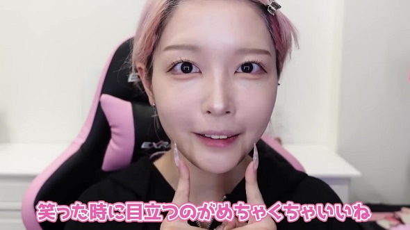 裸眼メイクの内、チークまでの工程を終えた状態