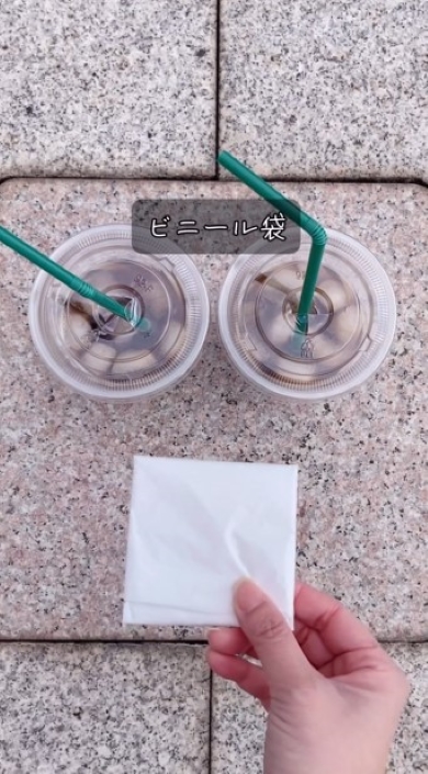 カップドリンクとビニール袋