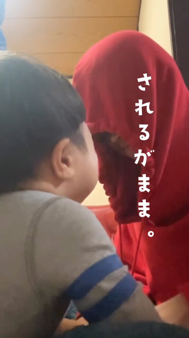 中2の兄が3歳四男の子守でピアノをひく