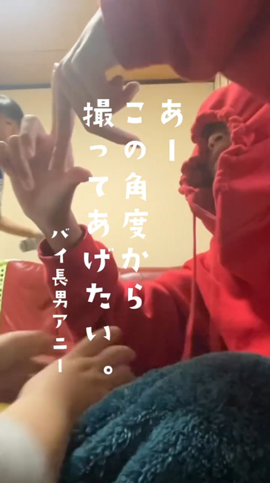 中2の兄が3歳四男の子守でピアノをひく