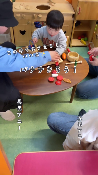 中2の兄が3歳四男の子守でピアノをひく