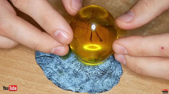 レジン 琥珀 ジュラシックパーク