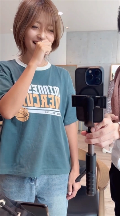 人生初のショートカットに挑戦した女性