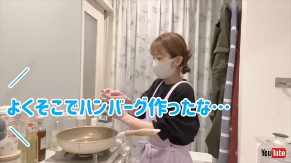 キッチン化した洗面所で料理する辻希美
