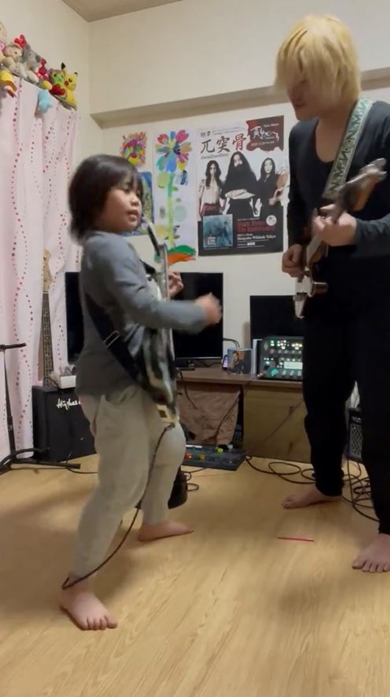 息子とツインギター