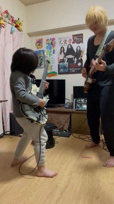 息子とツインギター