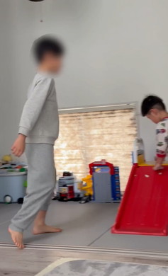 弟に言い過ぎて反省する兄