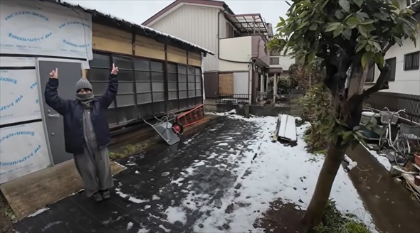 築年数不明のやばい家の床板をはがしたらえぐい量の土埃