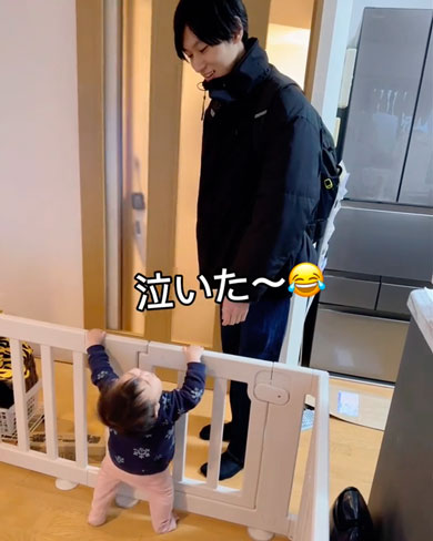 お兄ちゃんと離れたくない1歳妹