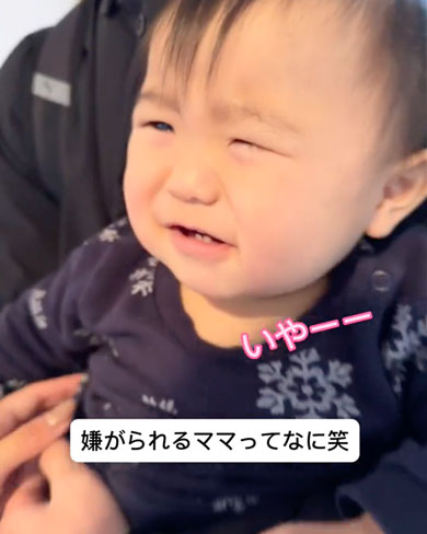 お兄ちゃんと離れたくない1歳妹