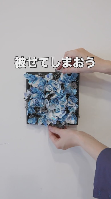 白壁のスイッチを隠すアートパネルのアイデアの解説