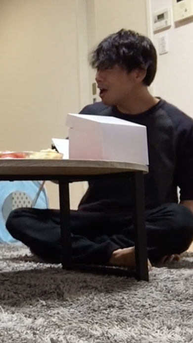 妊娠報告で号泣するパパ