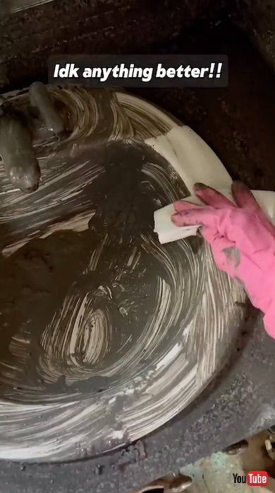 白い洗面台が姿を現す