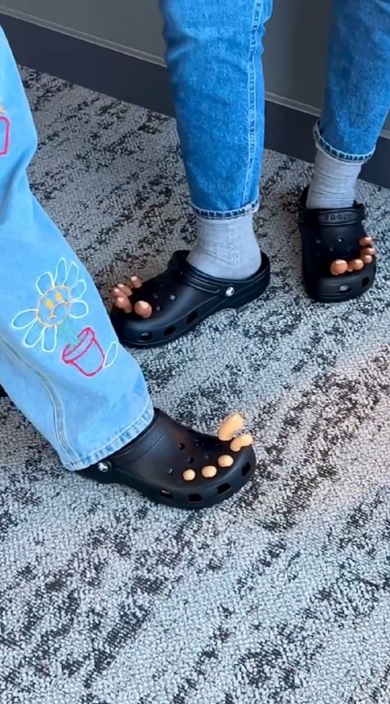 クロックスの指チャーム