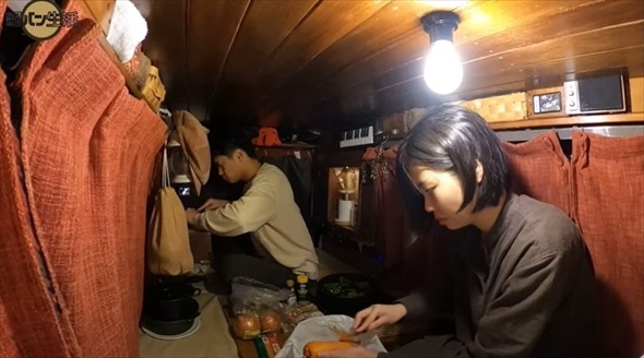 軽自動車をキャンピングカー仕様にして住む2人に茨城でハプニング