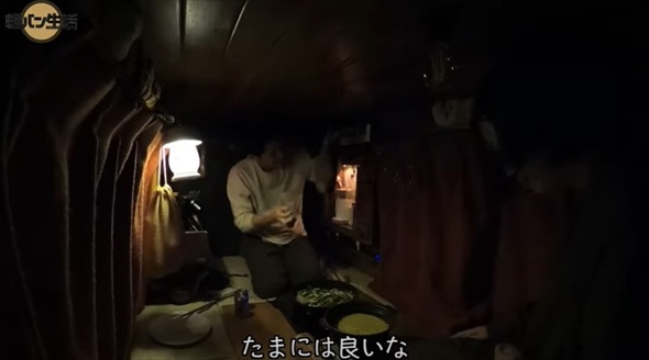 軽自動車をキャンピングカー仕様にして住む2人に茨城でハプニング