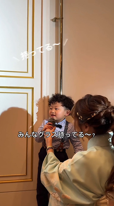 グラスもってる？