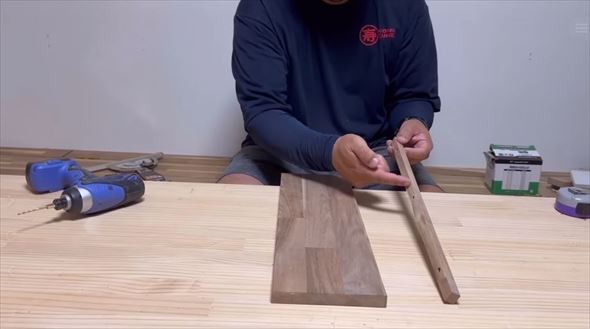 壁から生える棚のDIY