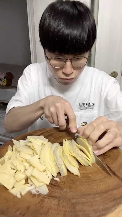 タケノコの刺身作り