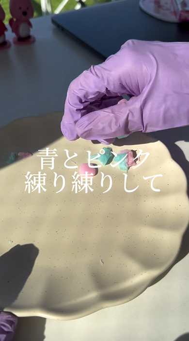 さくらんぼ餅を練る