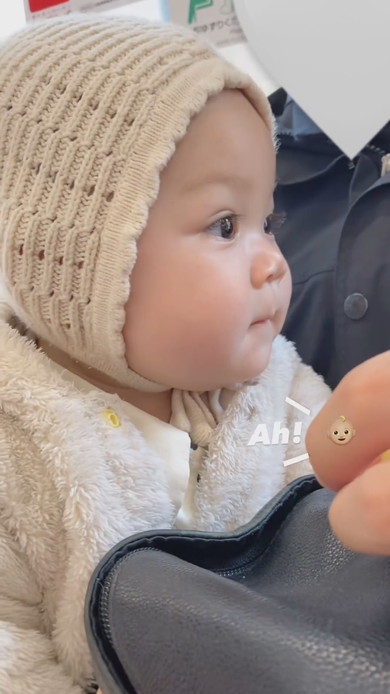 たまたまお隣の女の子と初のガールズトークをする赤ちゃん