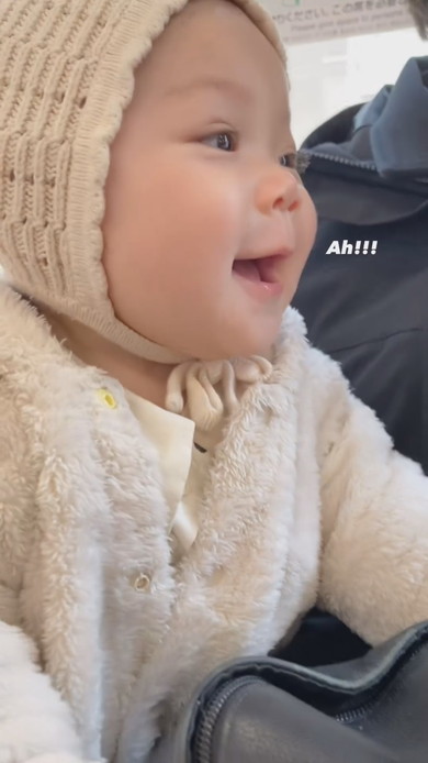 たまたまお隣の女の子と初のガールズトークをする赤ちゃん