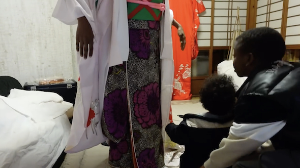 マラウイ人女性がキモノ初体験